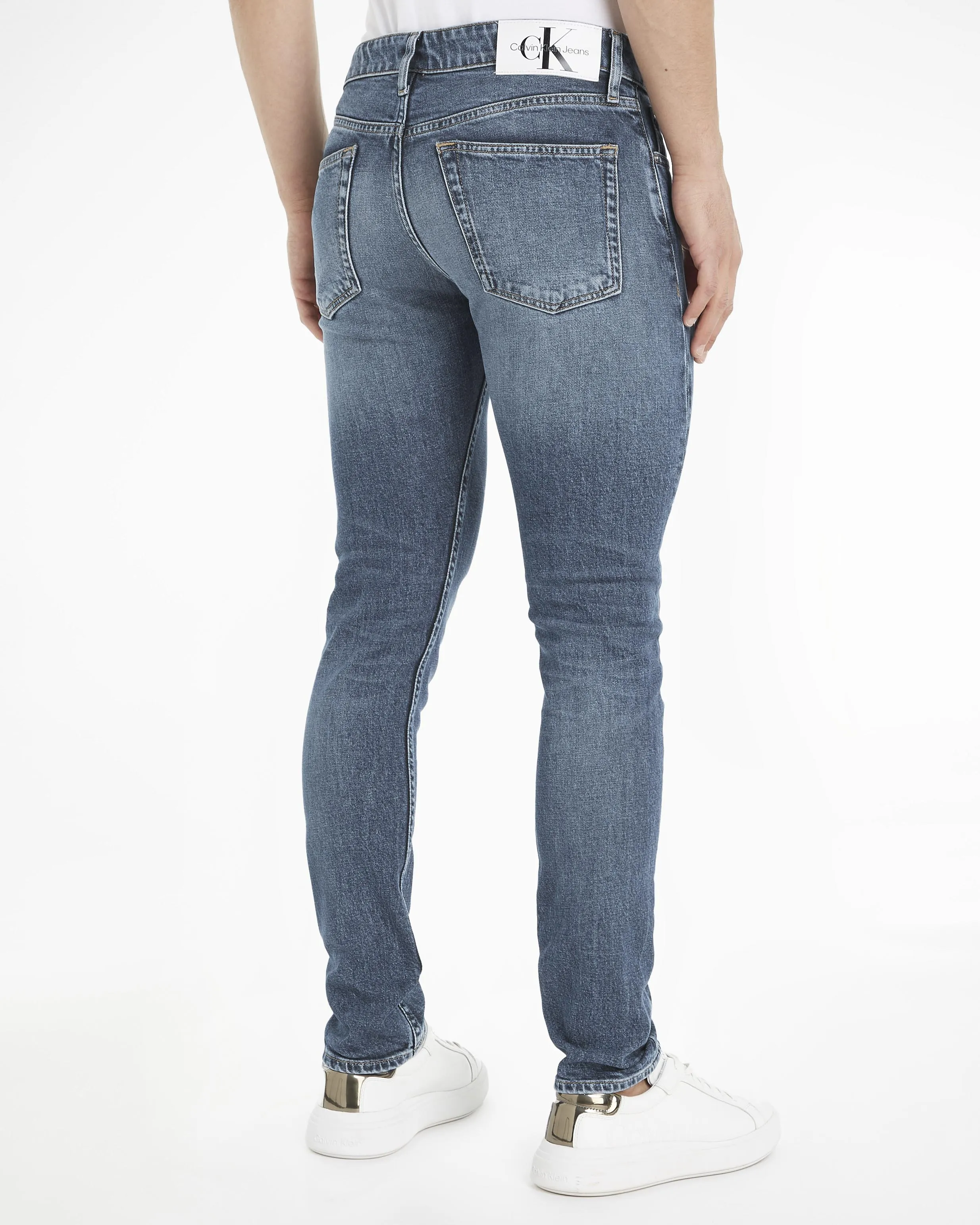 Jeans slim tapered-fit in cotone stretch lavaggio medio stone washed con baffature