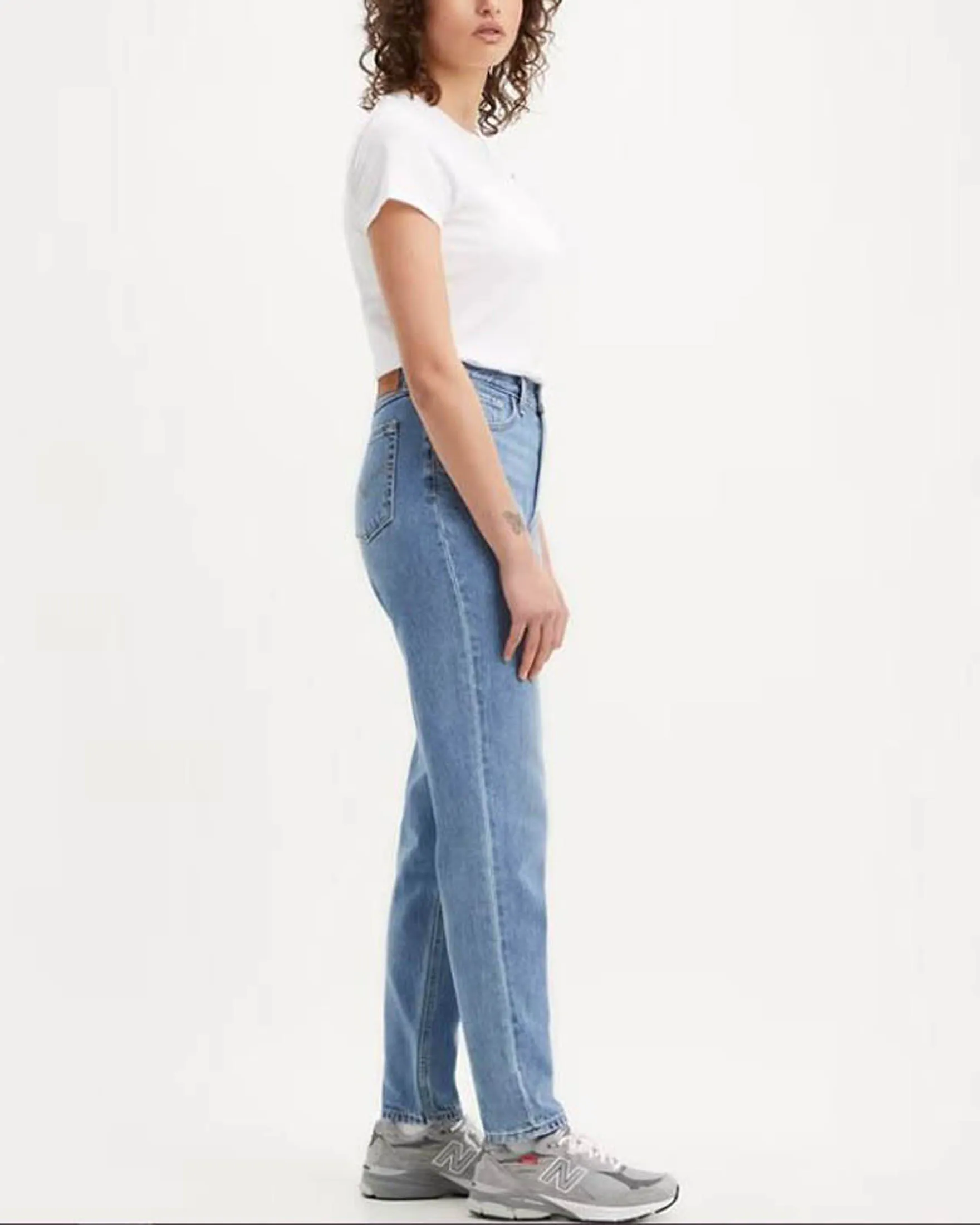 Mom jeans in cotone blu super stone washed a vita alta