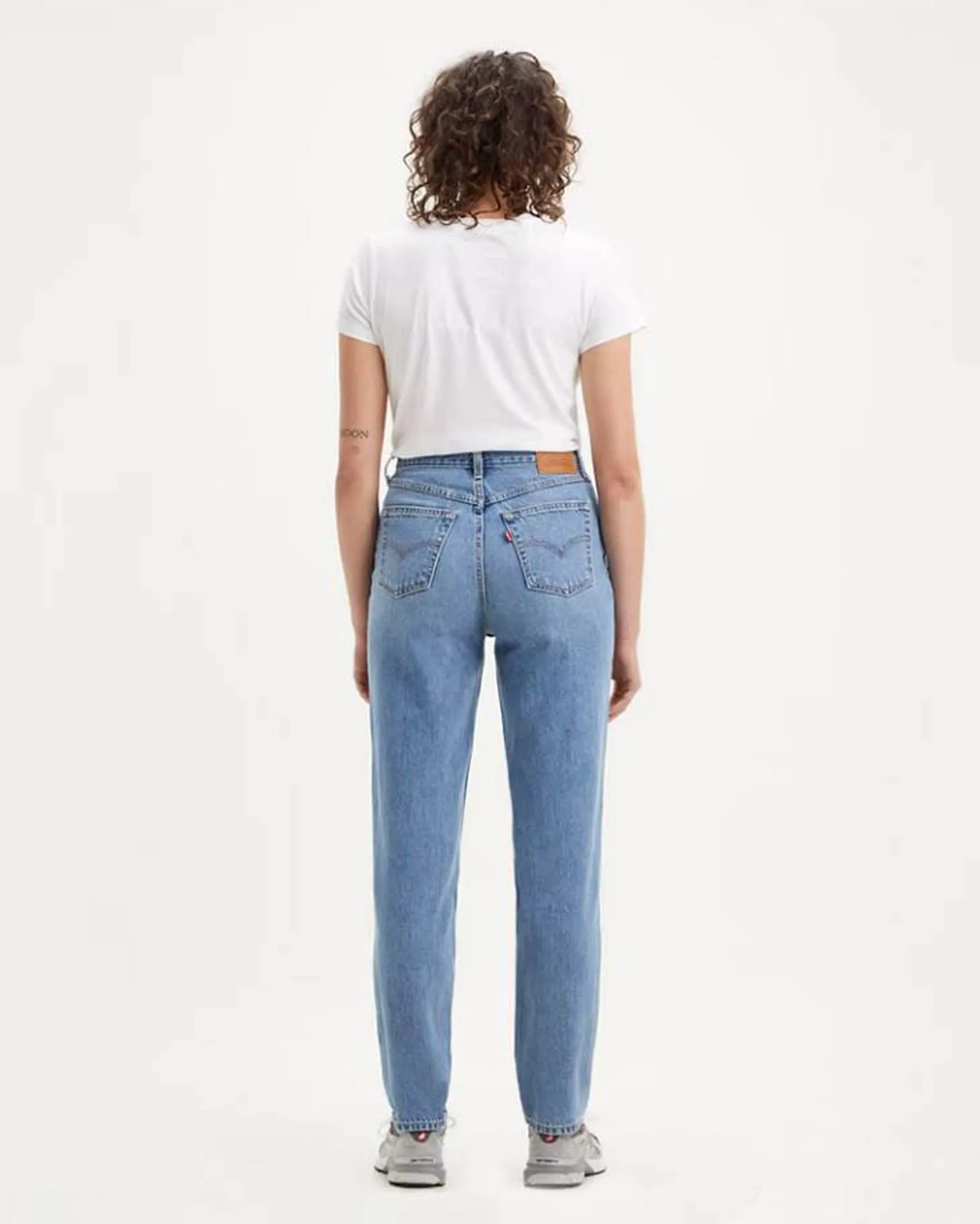 Mom jeans in cotone blu super stone washed a vita alta