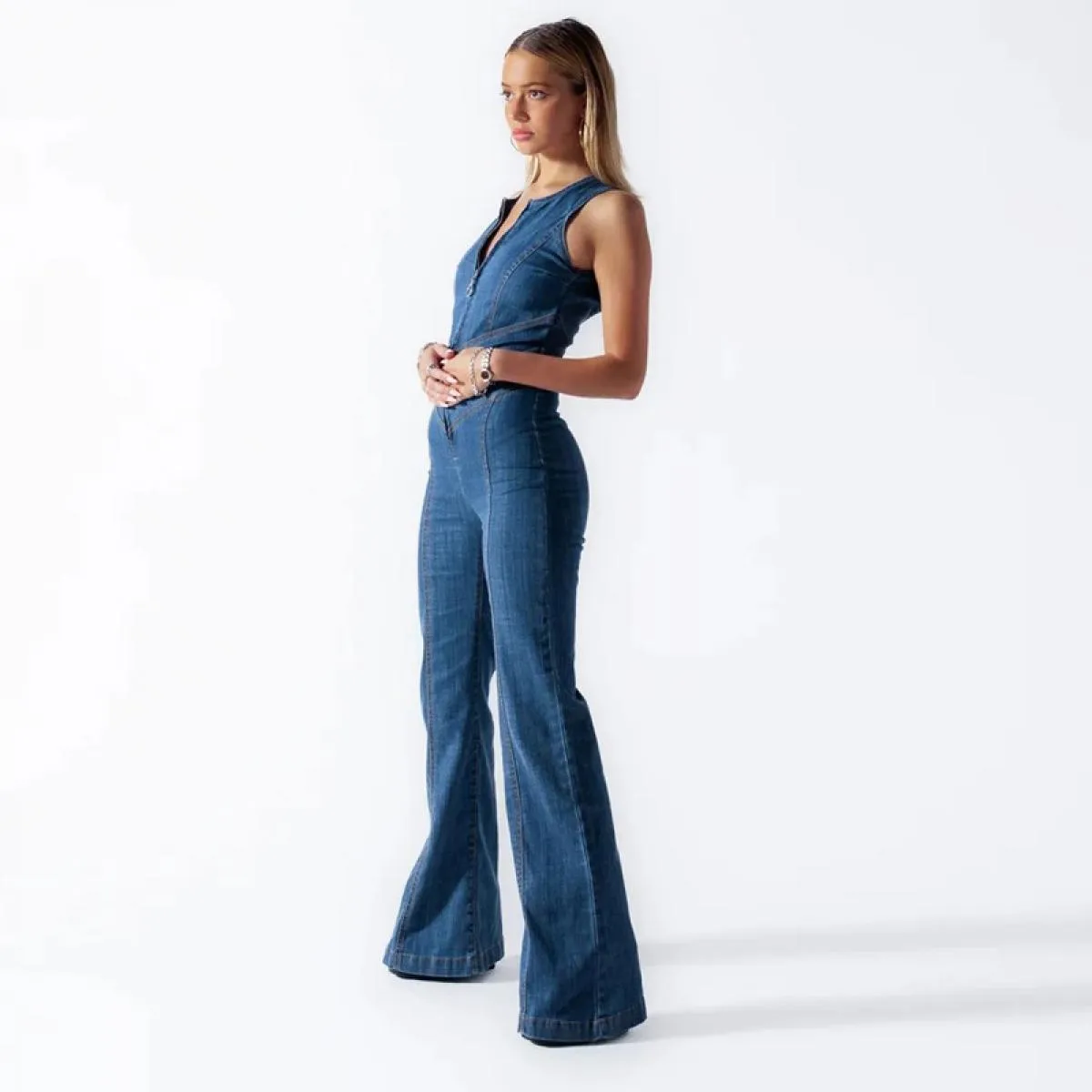 Tuta di jeans senza schienale estiva donna 2023 nuovi jeans a vita alta da donna alla moda senza maniche con scollo a V skinny